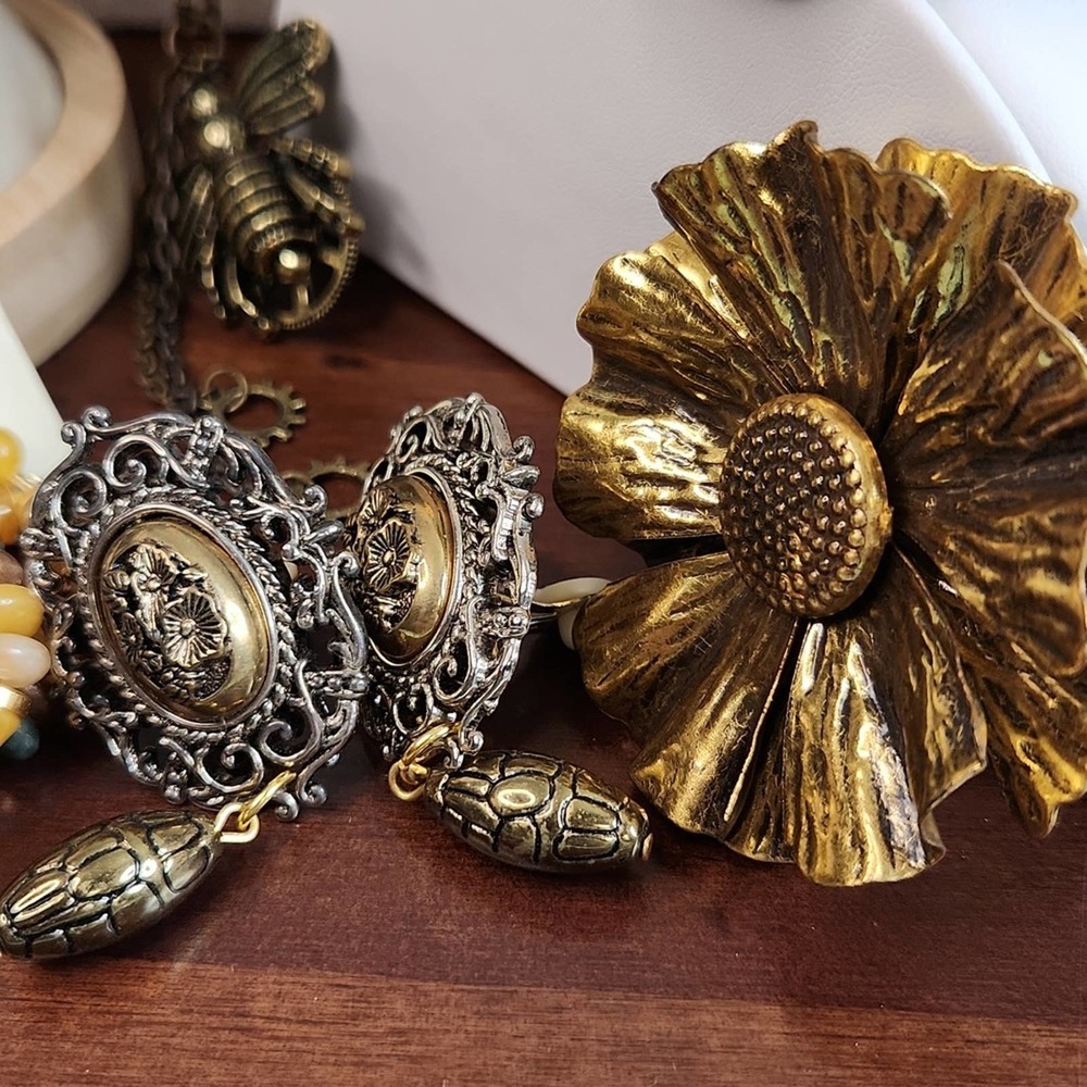 ****SOLD****Jewelry Lot 64. Vintage to Modern - Picture 5 of 16